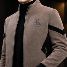 Carregar imagem no visualizador da galeria, [LEVE 2 PAGUE 1] Jaqueta Masculina Monarch em Lã Premium (Presença de Homem Imponente)
