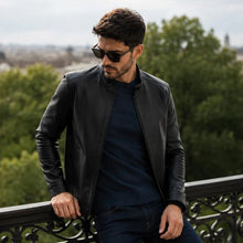 Carregar imagem no visualizador da galeria, [LEVE 2 PAGUE 1] Jaqueta Masculina Vossler em Couro Legítimo Premium +BRINDES: Relógio, Cinto e Carteira
