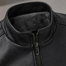 Carregar imagem no visualizador da galeria, [LEVE 2 PAGUE 1] Jaqueta Masculina Vossler em Couro Legítimo Premium +BRINDES: Relógio, Cinto e Carteira
